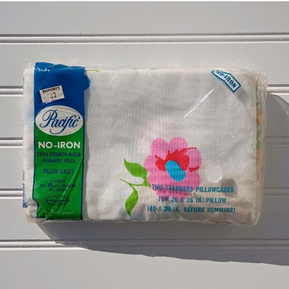 Vintage Pacific Pillowcases Standard Daisy 1970s Floral Made in USA NEW Pair